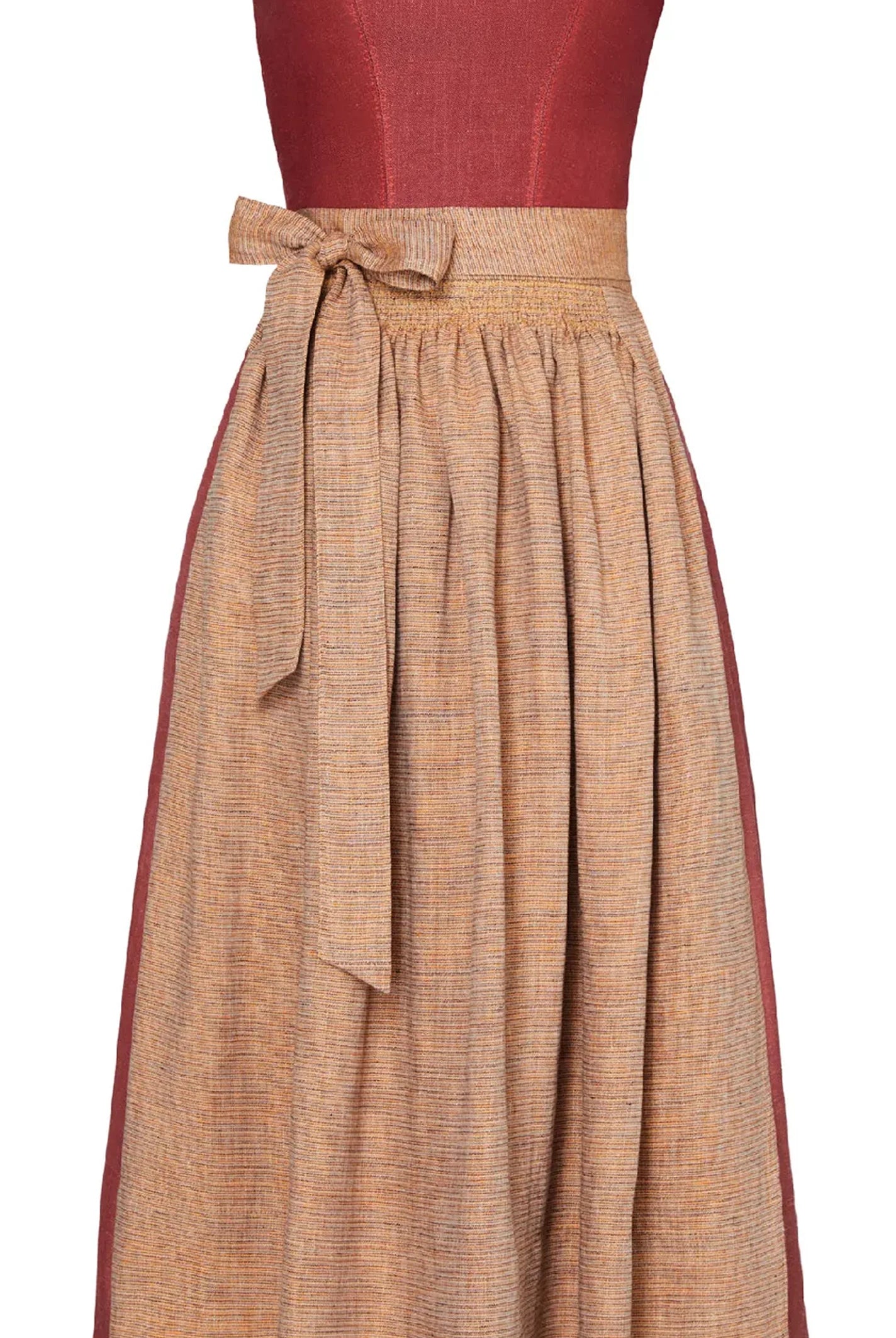 Dirndlschürze aus Leinen in Farbe ocker mit Streifenmuster – Frontansicht als Freisteller, handgefertigt in München von Zirbenfux