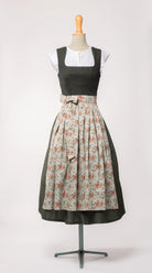 Mieder Ava aus dunkelgrünem Leinen, kombiniert mit Schürze mit Blumenmuster – Frontansicht auf Büste, nachhaltig gefertigt von Zirbenfux