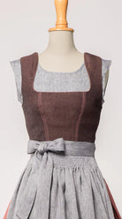 Nahaufnahme von Mieder Ava aus Leinen-Schurwolle-Mischung in Malve – Frontansicht auf Büste, zeitlos verarbeitet und handgefertigt in München von Zirbenfux