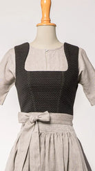 Mieder Ava aus Schurwolle in Schwarz, Frontansicht auf Büste mit feinem Webmuster, klar präsentiert von Zirbenfux.