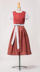 Trachtenrock Charlie aus Leinen-Schurwolle-Mischung in pinker Beere, kombiniert mit Fuxerl und Schürzenband – Frontansicht auf Büste, nachhaltig gefertigt von Zirbenfux